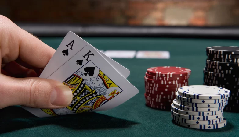Why Online Poker Is Popular?
